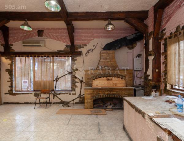 komercion-vardzakalutyun-Yerevan-Center