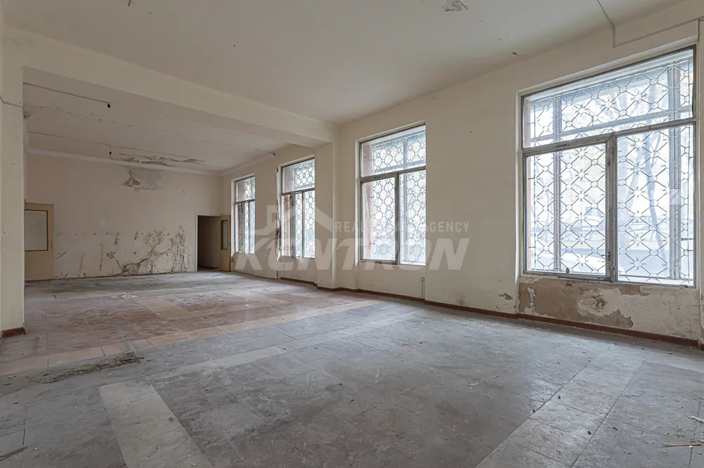 Деловен простор, 302 m²