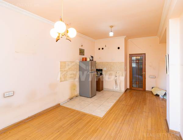 1-senyakanoc-bnakaran-vacharq-Yerevan-Center