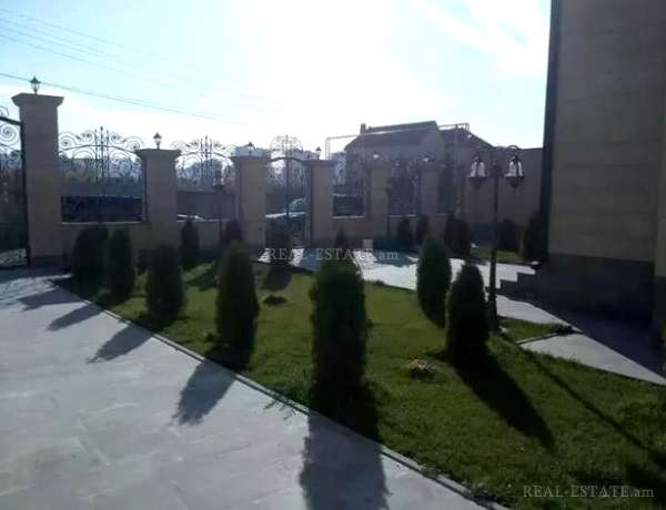 4-senyakanoc-arandznatun-vacharq-Yerevan-Avan