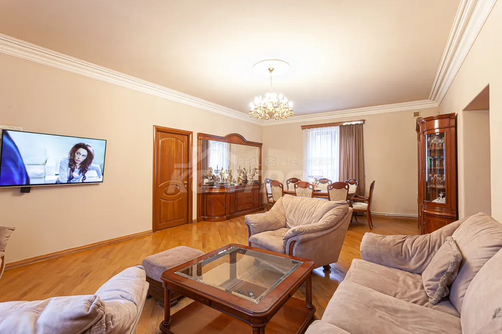 Hiša, 200 m²