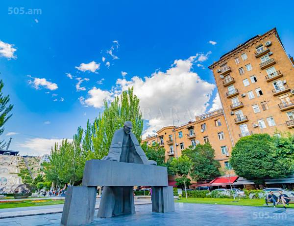 2-senyakanoc-bnakaran-vacharq-Yerevan-Center