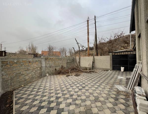 arandznatun-vardzakalutyun-Yerevan-Erebuni