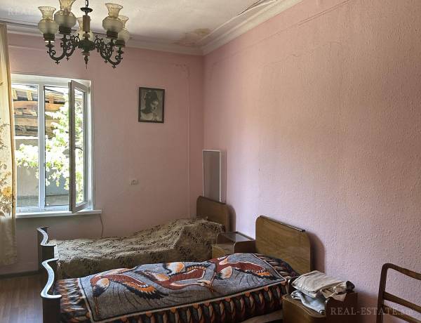 arandznatun-vacharq-Yerevan-Center