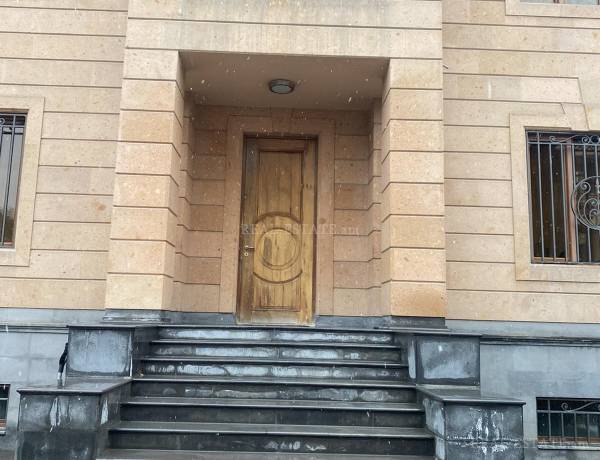 arandznatun-vardzakalutyun-Yerevan-Erebuni