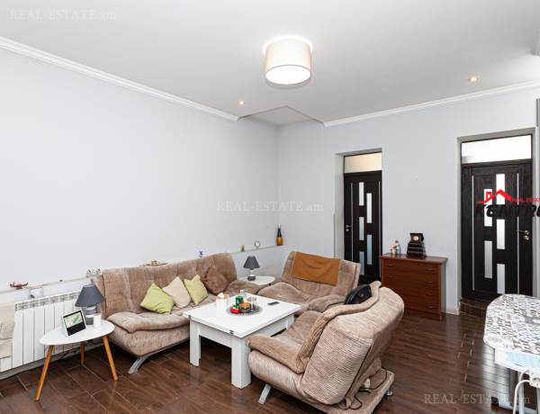 arandznatun-vacharq-Yerevan-Center