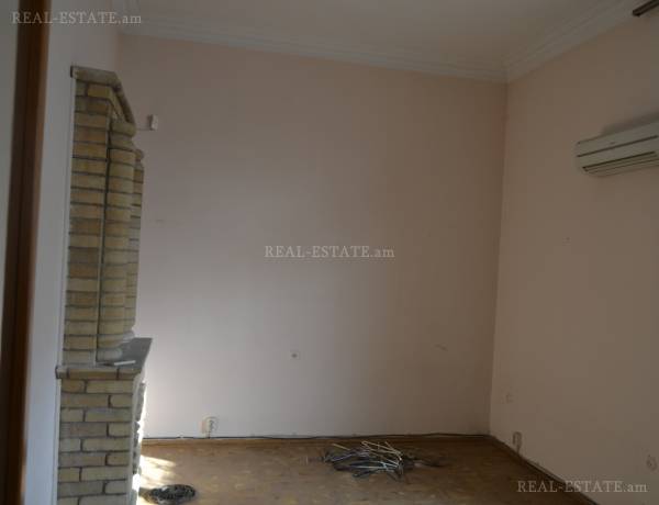 arandznatun-vacharq-Yerevan-Center