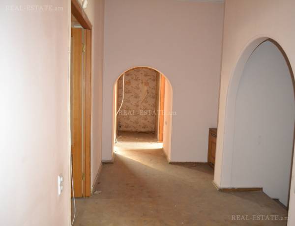 arandznatun-vacharq-Yerevan-Center