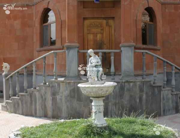 arandznatun-vacharq-Yerevan-Center