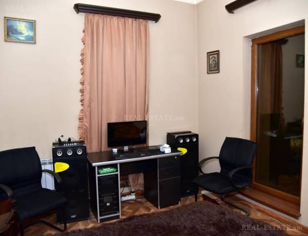 arandznatun-vacharq-Yerevan-Achapnyak